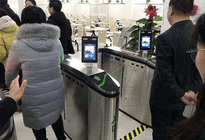 人臉識別一體機 辦公打卡系統的變革者與多場景應用探索